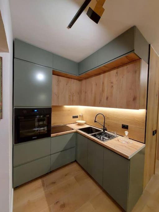 Frequency 286 Tirane Apartment ภายนอก รูปภาพ