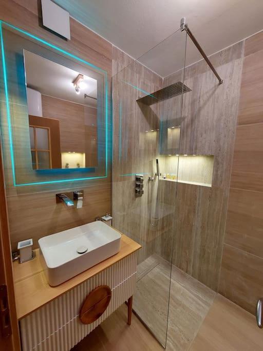 Frequency 286 Tirane Apartment ภายนอก รูปภาพ